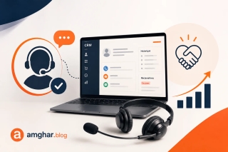 Agent de service client d'une PME algérienne consultant l'historique d'un client dans un CRM